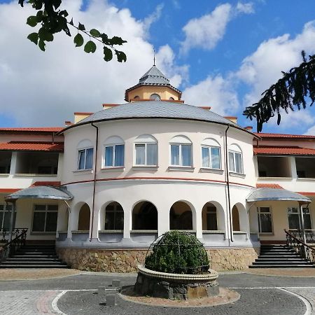 West Fort Золочів Екстер'єр фото